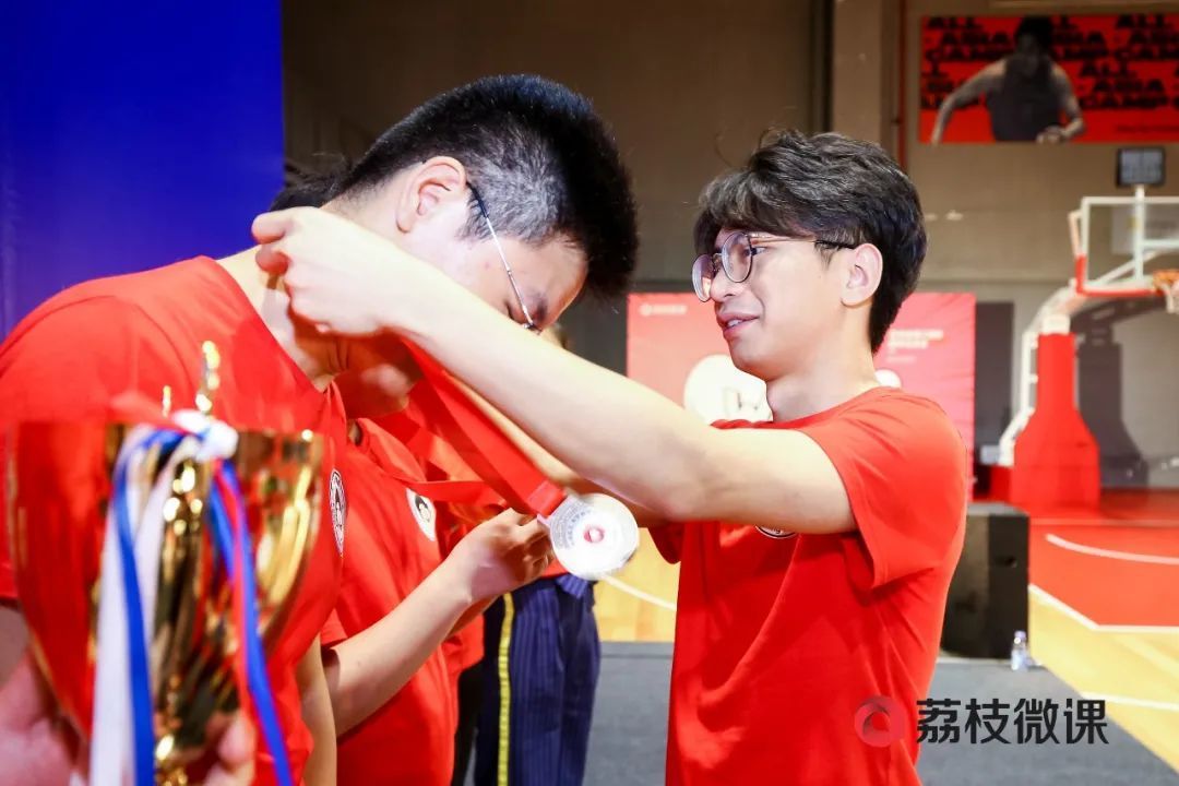 DNSPod十问黄冠：职业教育的“双减”逆袭指南