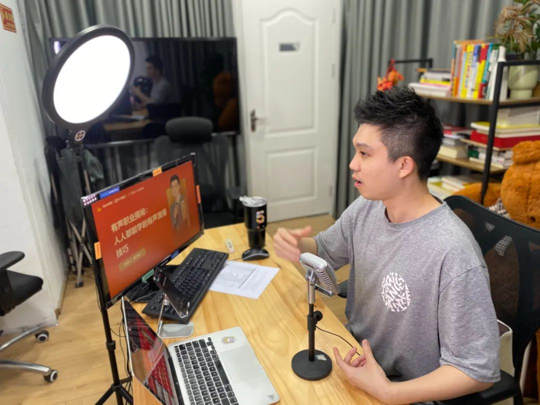 梨花声音研修院子葳导师直播上课，分享有声职业内容